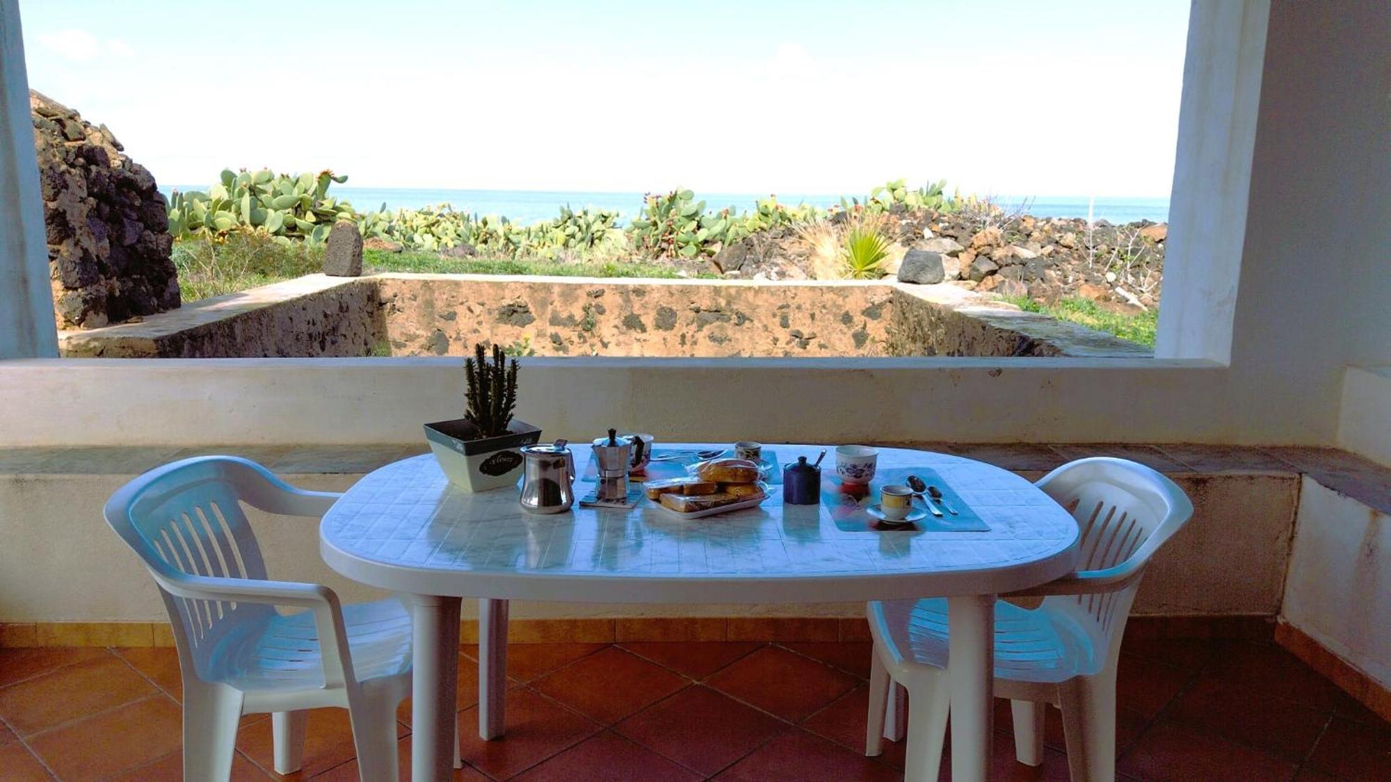 Elio&Mina - Appartamento Con Vista Mare Pantelleria Bagian luar foto